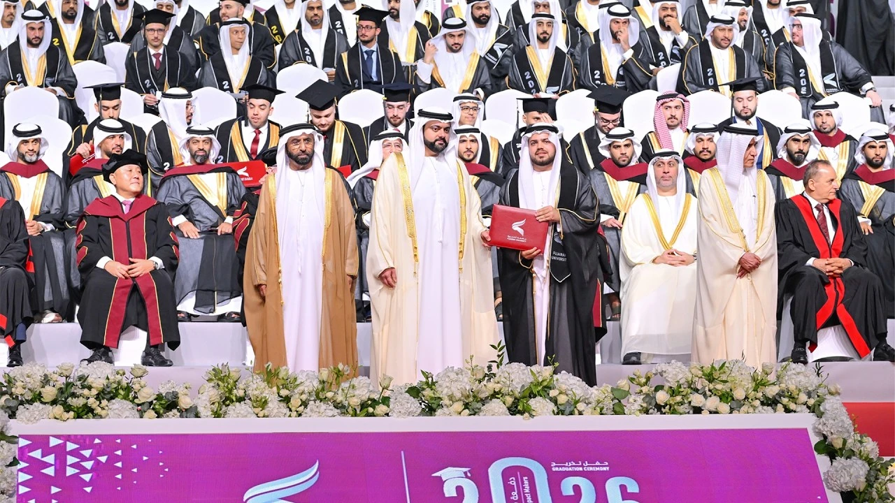 حمد الشرقي يكرم 302 خريجًا من جامعة الفجيرة في حفل مميز